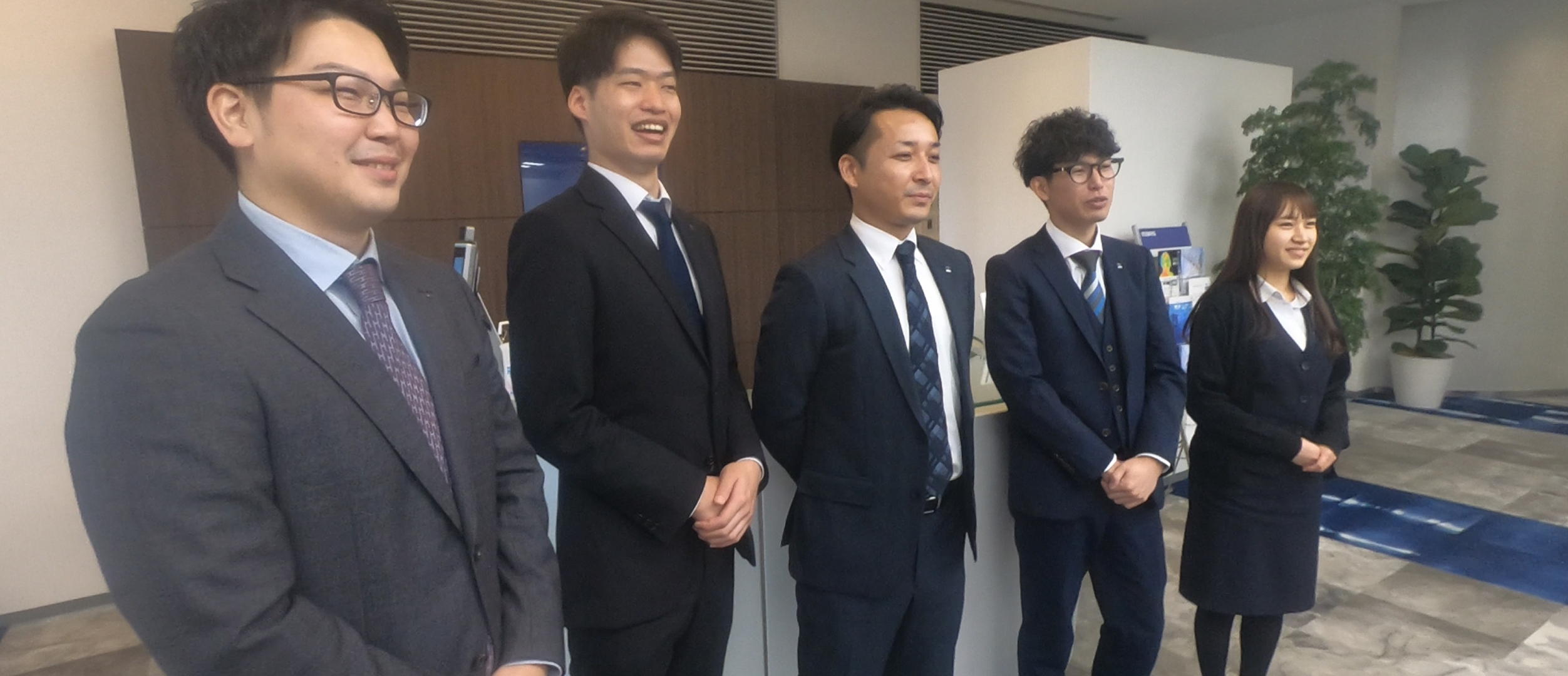説明を受ける保護者